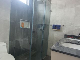 Foto 12 de Venta Casa Moderna en Cumbayá Urbanización Yanazarapata, 277 m² útil,  total 451 m2, Precio $310.000