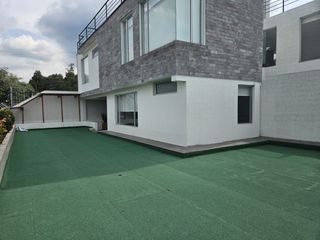 Foto 18 de Venta Casa Moderna en Cumbayá Urbanización Yanazarapata, 277 m² útil,  total 451 m2, Precio $310.000