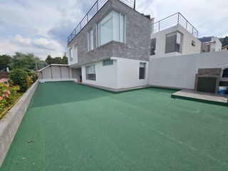 Foto 19 de Venta Casa Moderna en Cumbayá Urbanización Yanazarapata, 277 m² útil,  total 451 m2, Precio $310.000