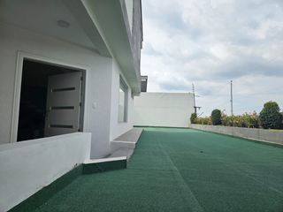 Foto 20 de Venta Casa Moderna en Cumbayá Urbanización Yanazarapata, 277 m² útil,  total 451 m2, Precio $310.000