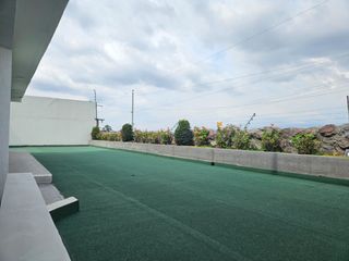 Foto 21 de Venta Casa Moderna en Cumbayá Urbanización Yanazarapata, 277 m² útil,  total 451 m2, Precio $310.000