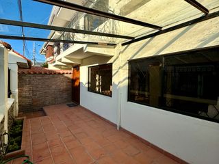 Foto 4 de Casa EN VENTA de 4 DORMITORIOS en Urbanización ubicada a pocos pasos de la Av. Remigio Crespo y Av. Loja