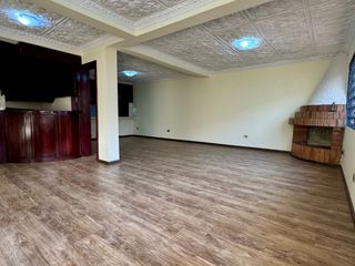 Foto 6 de Casa EN VENTA de 4 DORMITORIOS en Urbanización ubicada a pocos pasos de la Av. Remigio Crespo y Av. Loja