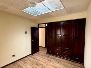 Foto 21 de Casa EN VENTA de 4 DORMITORIOS en Urbanización ubicada a pocos pasos de la Av. Remigio Crespo y Av. Loja