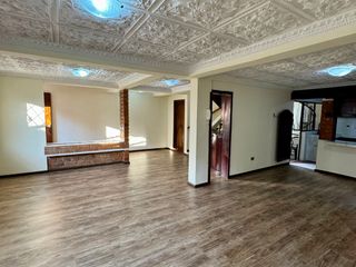 Foto 8 de Casa EN VENTA de 4 DORMITORIOS en Urbanización ubicada a pocos pasos de la Av. Remigio Crespo y Av. Loja