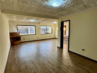 Foto 9 de Casa EN VENTA de 4 DORMITORIOS en Urbanización ubicada a pocos pasos de la Av. Remigio Crespo y Av. Loja