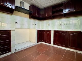 Foto 10 de Casa EN VENTA de 4 DORMITORIOS en Urbanización ubicada a pocos pasos de la Av. Remigio Crespo y Av. Loja