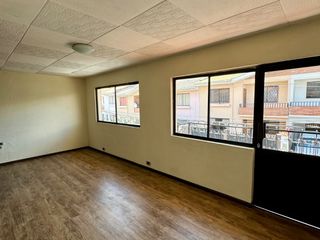 Foto 18 de Casa EN VENTA de 4 DORMITORIOS en Urbanización ubicada a pocos pasos de la Av. Remigio Crespo y Av. Loja