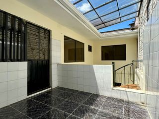 Foto 23 de Casa EN VENTA de 4 DORMITORIOS en Urbanización ubicada a pocos pasos de la Av. Remigio Crespo y Av. Loja