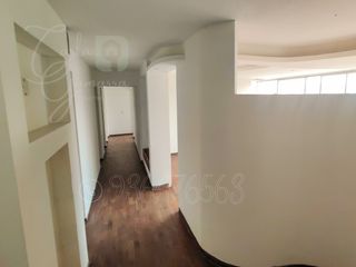 Foto 16 de ALQUILER DE OFICINA EN EXCELENTE UBICACIÓN - Piso 4 Sin Ascensor