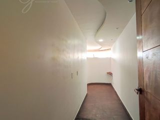 Foto 6 de ALQUILER DE OFICINA EN EXCELENTE UBICACIÓN - PISO 4 SIN ASCENSOR