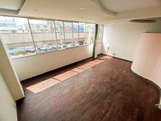 Foto 8 de ALQUILER DE OFICINA EN EXCELENTE UBICACIÓN - PISO 4 SIN ASCENSOR