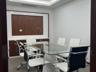 Foto 3 de VENTA  OFICINA SKY BUILDING  84,45 m2 útil, amoblada: recepcion, sala-sesiones, cafetería, privado, oficina-gerencia, area trabajo como para 10 persona; parqueo en sótano.