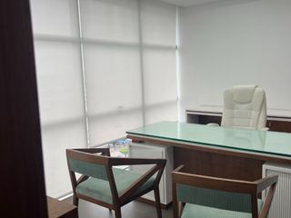 Foto 7 de VENTA  OFICINA SKY BUILDING  84,45 m2 útil, amoblada: recepcion, sala-sesiones, cafetería, privado, oficina-gerencia, area trabajo como para 10 persona; parqueo en sótano.