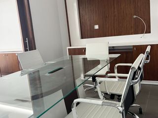 Foto 8 de VENTA  OFICINA SKY BUILDING  84,45 m2 útil, amoblada: recepcion, sala-sesiones, cafetería, privado, oficina-gerencia, area trabajo como para 10 persona; parqueo en sótano.
