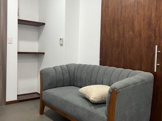 Foto 10 de VENTA  OFICINA SKY BUILDING  84,45 m2 útil, amoblada: recepcion, sala-sesiones, cafetería, privado, oficina-gerencia, area trabajo como para 10 persona; parqueo en sótano.