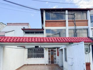 Foto 1 de Amplia Casa en Venta – Sector La Kennedy, Quito
