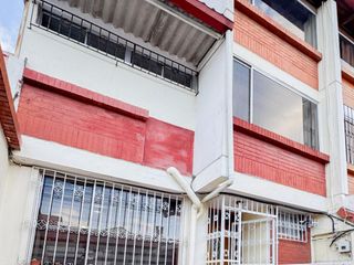 Foto 15 de Amplia Casa en Venta – Sector La Kennedy, Quito