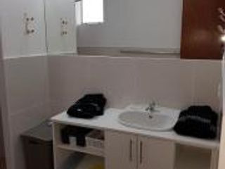 Foto 23 de Alquilo en MIRAFLORES, SAN ANTONIO, habitación ejecutiva. Limpia y desinfectada, bien ventilada e iluminada.