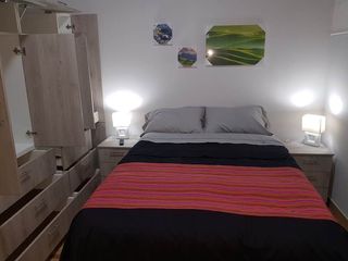 Foto 4 de Alquilo en MIRAFLORES, SAN ANTONIO, habitación ejecutiva. Limpia y desinfectada, bien ventilada e iluminada.