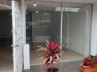 Foto 2 de RENTA LOCALES COMERCIALES AV. DE LOS SHYRIS, ENTRE RIO COCA Y 6 DE DICIEMBRE