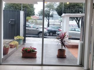 Foto 3 de RENTA LOCALES COMERCIALES AV. DE LOS SHYRIS, ENTRE RIO COCA Y 6 DE DICIEMBRE