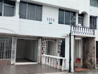 Foto 4 de RENTA LOCALES COMERCIALES AV. DE LOS SHYRIS, ENTRE RIO COCA Y 6 DE DICIEMBRE