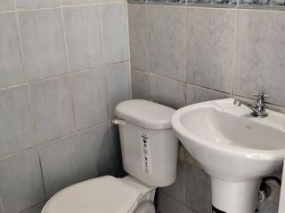 Foto 6 de RENTA LOCALES COMERCIALES AV. DE LOS SHYRIS, ENTRE RIO COCA Y 6 DE DICIEMBRE