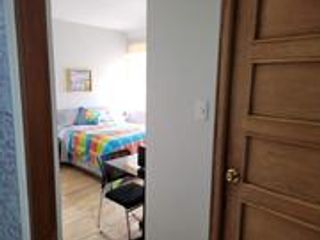 Foto 2 de Alquilo en MIRAFLORES, SAN ANTONIO, habitación ejecutiva. Limpia y desinfectada, bien iluminada y ventilada.