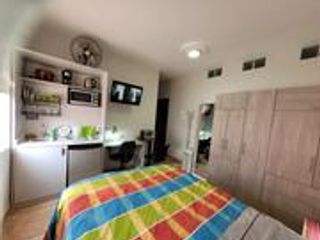 Foto 9 de Alquilo en MIRAFLORES, SAN ANTONIO, habitación ejecutiva. Limpia y desinfectada, bien iluminada y ventilada.