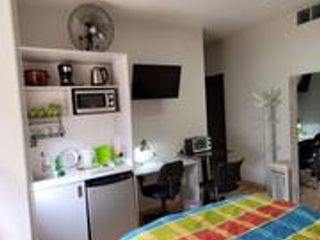 Foto 10 de Alquilo en MIRAFLORES, SAN ANTONIO, habitación ejecutiva. Limpia y desinfectada, bien iluminada y ventilada.