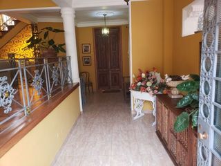 Foto 7 de Alquilo en MIRAFLORES, SAN ANTONIO, habitación ejecutiva. Limpia y desinfectada, bien iluminada y ventilada.