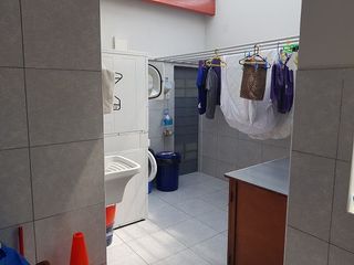 Foto 30 de Alquilo en MIRAFLORES, SAN ANTONIO, habitación ejecutiva. Limpia y desinfectada, bien iluminada y ventilada.