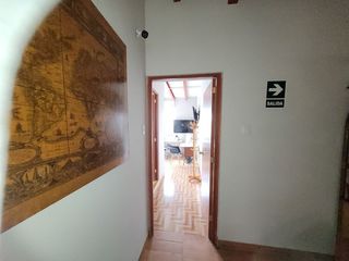 Foto 3 de Alquilo en MIRAFLORES, SAN ANTONIO, habitación ejecutiva. Limpia y desinfectada, bien iluminada y ventilada.