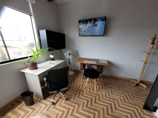 Foto 8 de Alquilo en MIRAFLORES, SAN ANTONIO, habitación ejecutiva. Limpia y desinfectada, bien iluminada y ventilada.