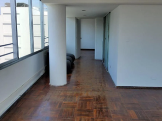 Foto 1 de Alquilo Amplias y Cómodas Oficinas Todo un Piso en Av Pardo, Miraflores