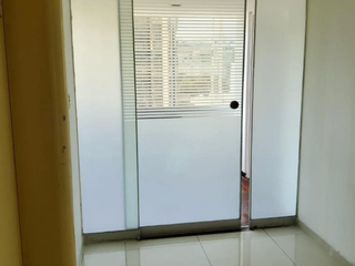 Foto 4 de Alquilo Amplias y Cómodas Oficinas Todo un Piso en Av Pardo, Miraflores