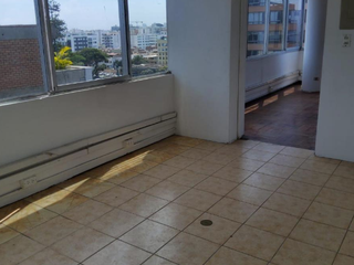 Foto 6 de Alquilo Amplias y Cómodas Oficinas Todo un Piso en Av Pardo, Miraflores