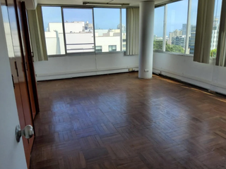 Foto 10 de Alquilo Amplias y Cómodas Oficinas Todo un Piso en Av Pardo, Miraflores
