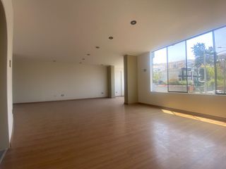 Foto 1 de VENDO AMPLIO DEPARTAMENTO PRIMER PISO ELEVADO REMODELADO CASUARINAS SUR
