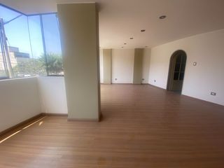 Foto 3 de VENDO AMPLIO DEPARTAMENTO PRIMER PISO ELEVADO REMODELADO CASUARINAS SUR