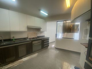 Foto 4 de VENDO AMPLIO DEPARTAMENTO PRIMER PISO ELEVADO REMODELADO CASUARINAS SUR