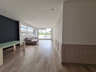 Foto 2 de Venta de Departamento de 3 dormitorios en primer piso alto, Edificio Spazio, Puerto Santa Ana, Guayaquil