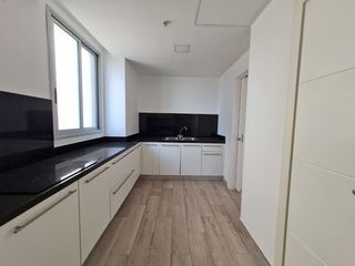 Foto 15 de Venta de Departamento de 3 dormitorios en primer piso alto, Edificio Spazio, Puerto Santa Ana, Guayaquil