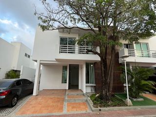 Foto 1 de CASA EN VENTA EN VILLA CAMPESTRE DE 3 HABITACIONES PISOS DE MARMOL