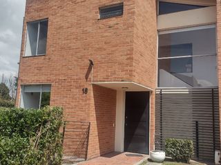 Foto 1 de SE ARRIENDA HERMOSA CASA  EN CONDOMINIO SABANA PIJAO