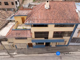 Foto 2 de Se vende casa rentera central en la ciudad de  Loja