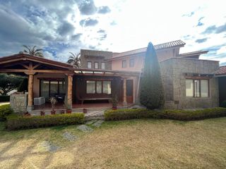 Foto 2 de ESPECTACULAR CASA EN CHUQUIPATA