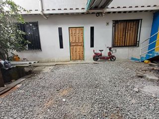Foto 15 de SE VENDE CASA RENTERA DE OPORTUNIDAD  2 BLOQUES, 440 M² EL PROLETARIADO - SANTO DOMINGO - ECUADOR