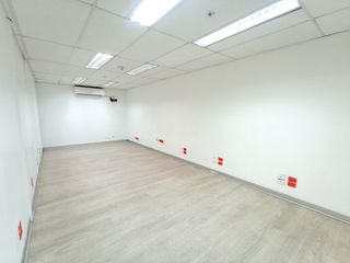 Foto 20 de Alquiler De Edificio Completo Para Oficinas En Surco Cerca A La Embajada De Estados Unidos